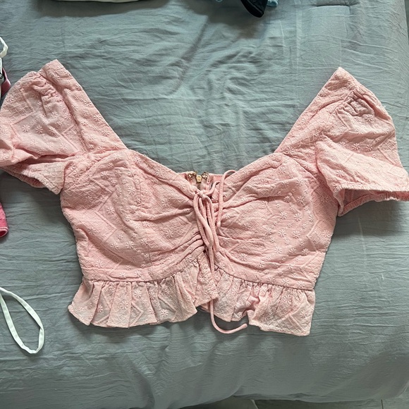 Pink cropped puff sleeve top with lace size small - Picture 2 of 2